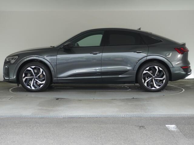 Audi Q8 Sportback e-tron 5