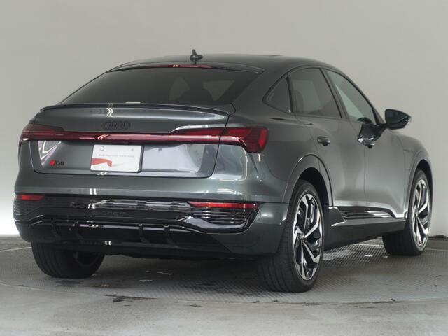 Audi Q8 Sportback e-tron 6