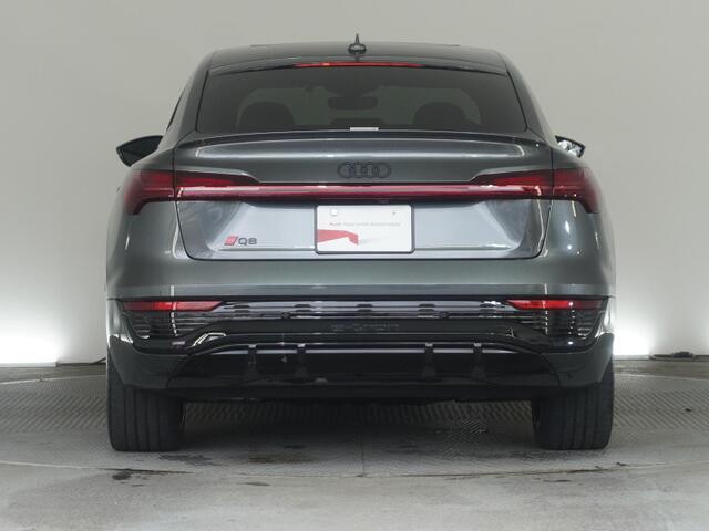Audi Q8 Sportback e-tron 7