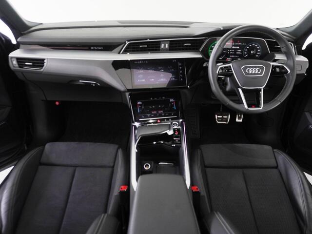 Audi Q8 Sportback e-tron 8
