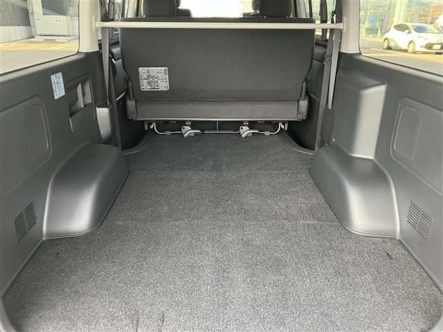 Toyota Hiace Van 11