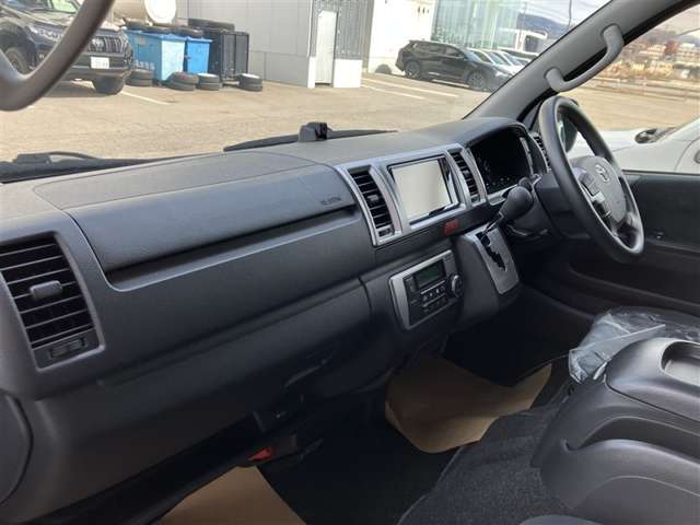 Toyota Hiace Van 6