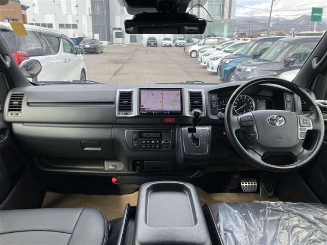 Toyota Hiace Van 2