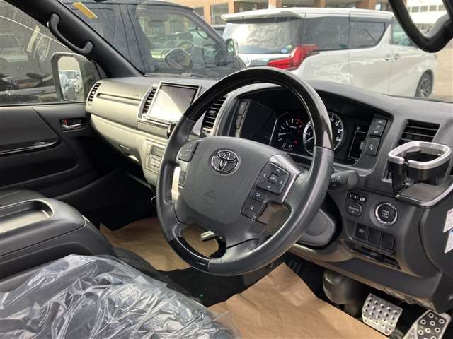 Toyota Hiace Van 3