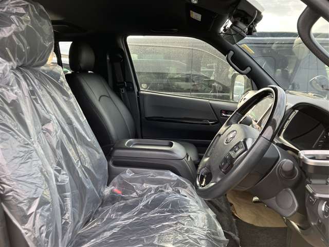 Toyota Hiace Van 4