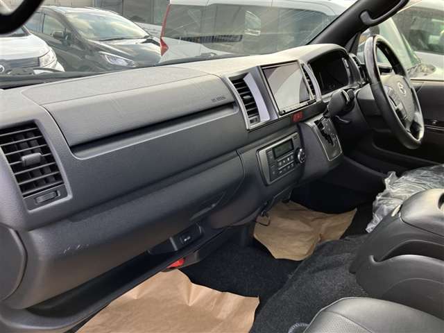 Toyota Hiace Van 6