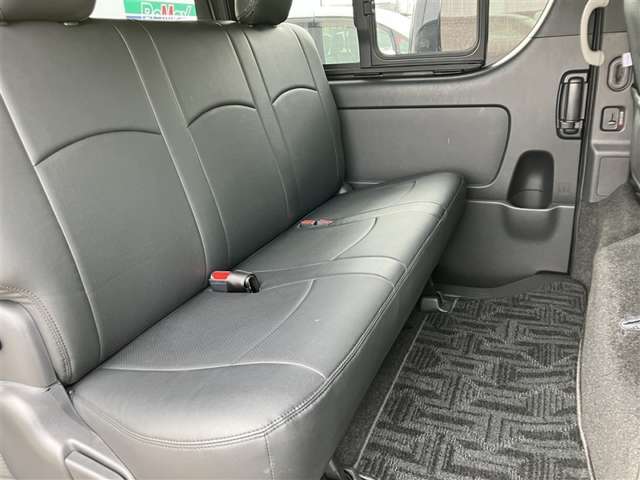Toyota Hiace Van 9