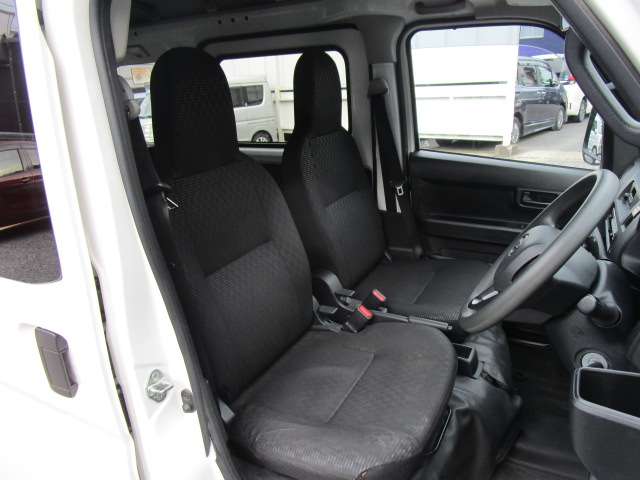 Daihatsu Hijet Cargo 11