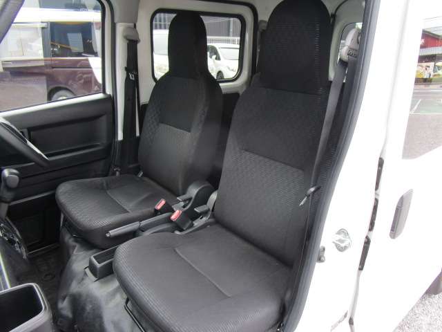 Daihatsu Hijet Cargo 12