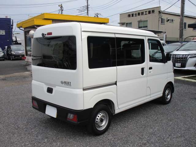 Daihatsu Hijet Cargo 6