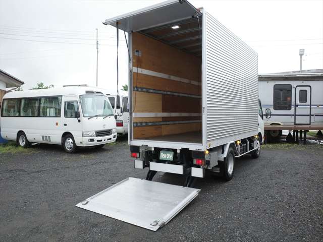 Hino Dutro 8