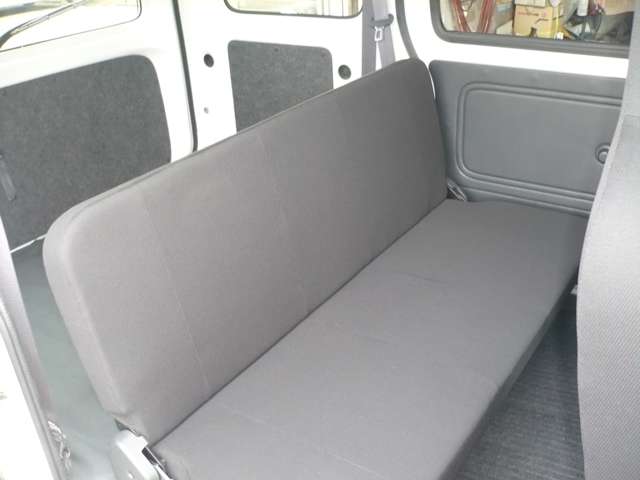 Daihatsu Hijet Cargo 11