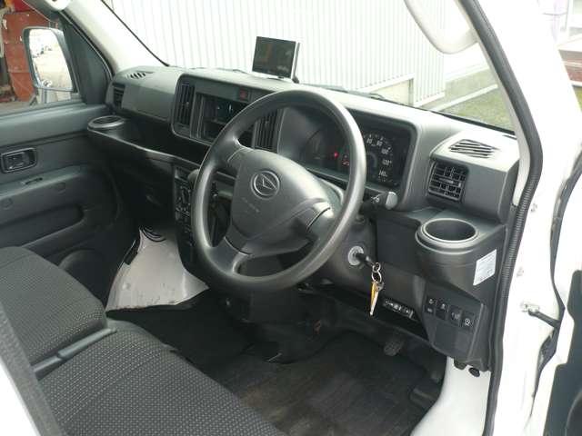 Daihatsu Hijet Cargo 3