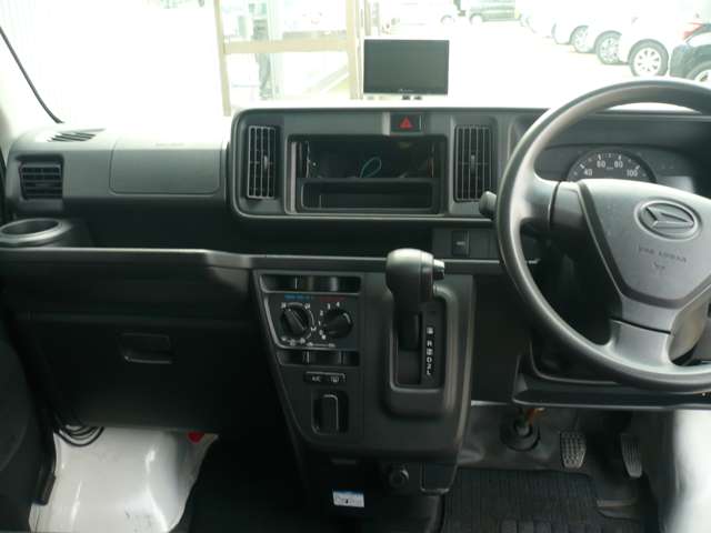 Daihatsu Hijet Cargo 4