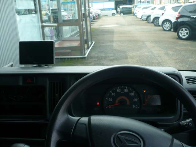 Daihatsu Hijet Cargo 6