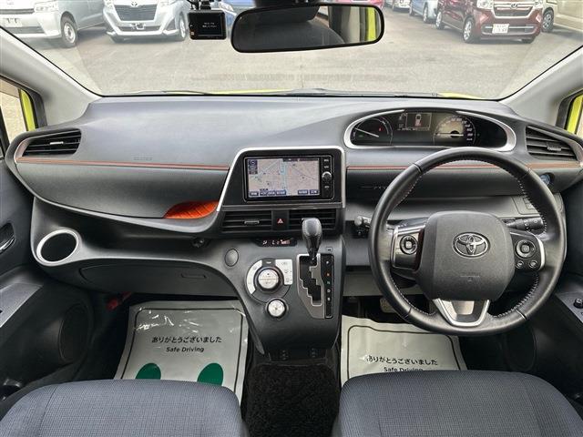 Toyota Sienta 3