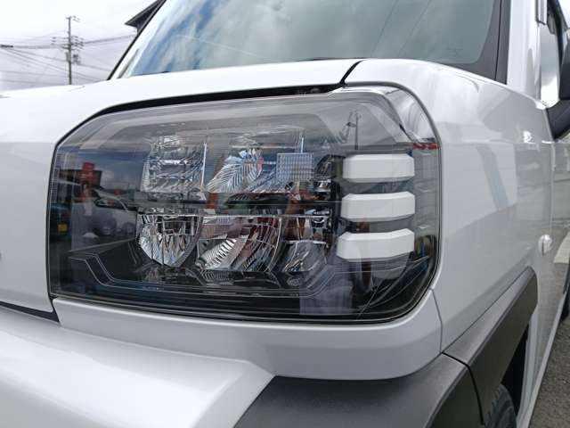 Daihatsu Taft 9