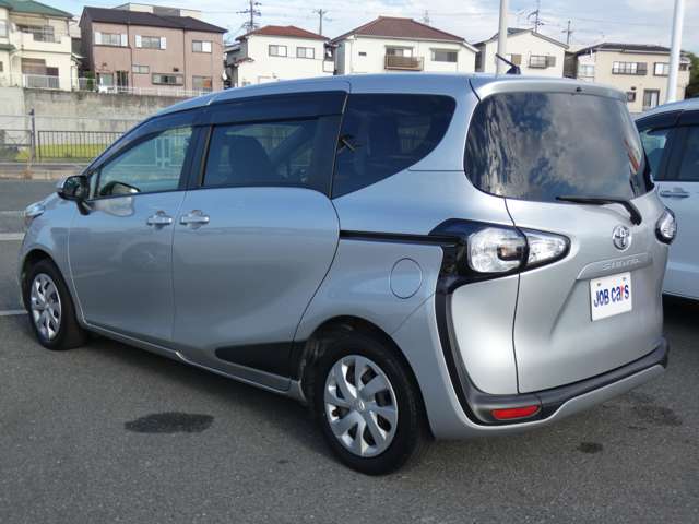 Toyota Sienta 13