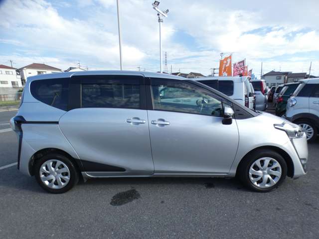 Toyota Sienta 9