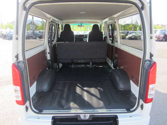 Toyota Hiace Van 11