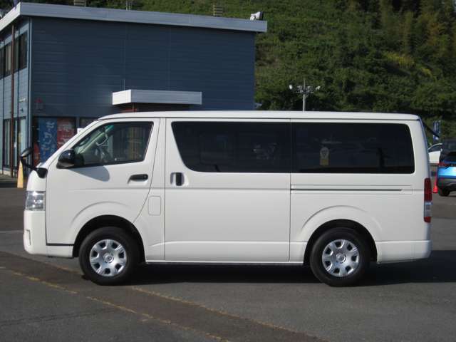 Toyota Hiace Van 3