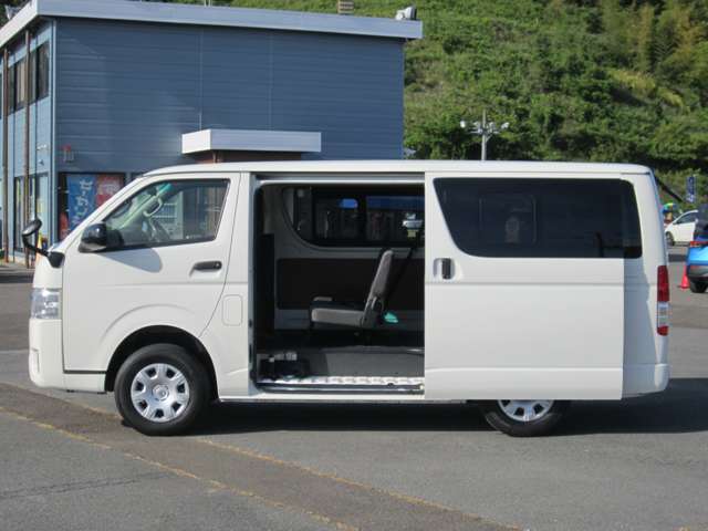 Toyota Hiace Van 4