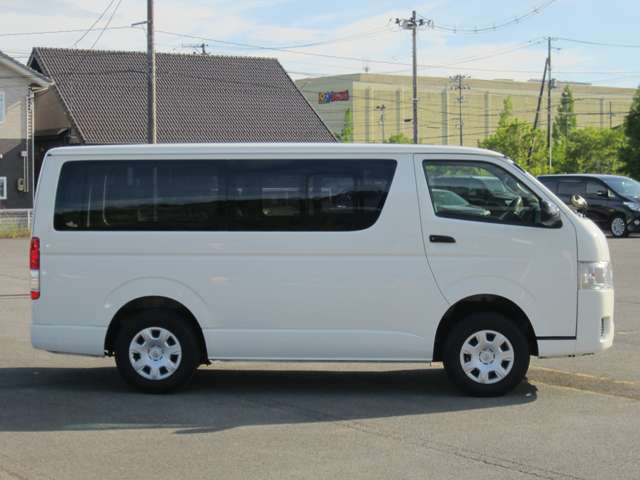 Toyota Hiace Van 5