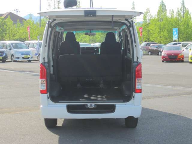 Toyota Hiace Van 8