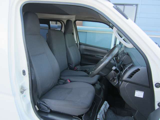 Toyota Hiace Van 9