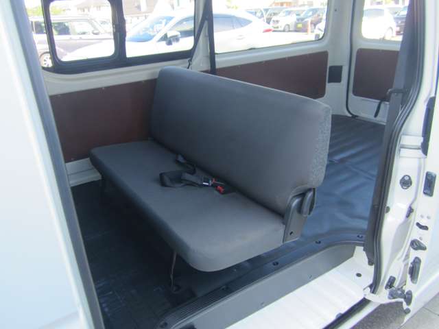 Toyota Hiace Van 10