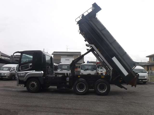 Mitsubishi Fuso Super Great 11