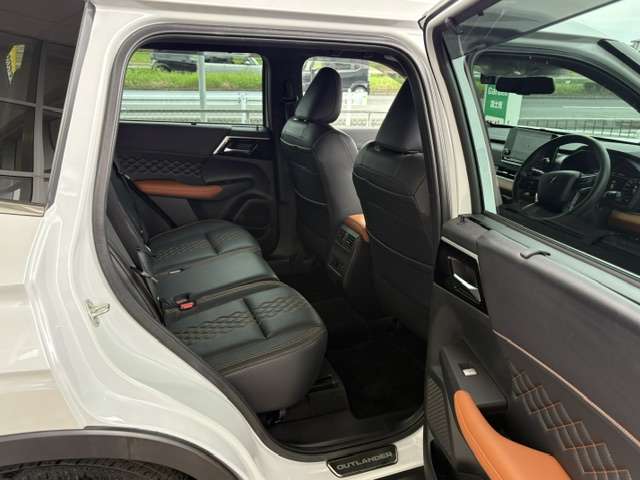 Mitsubishi Outlander PHEV 4