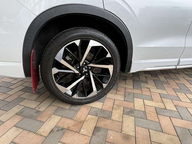Mitsubishi Outlander PHEV 10