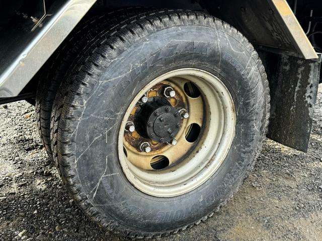 Isuzu Elf 12