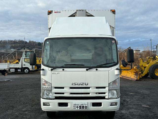 Isuzu Elf 2