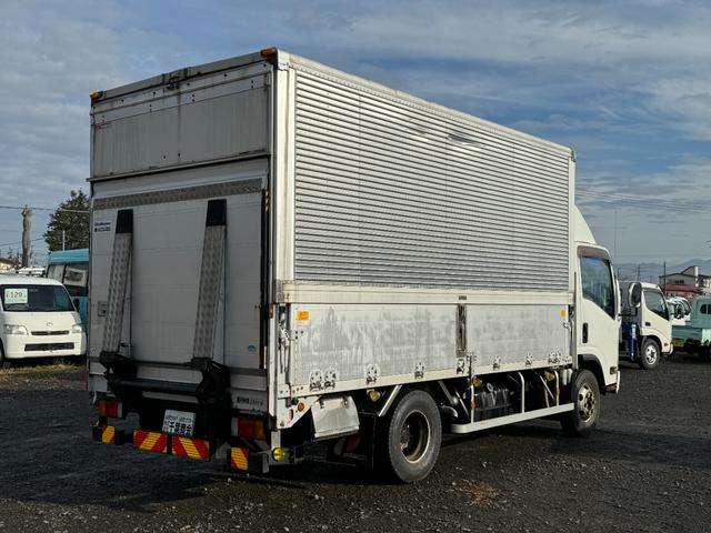Isuzu Elf 4