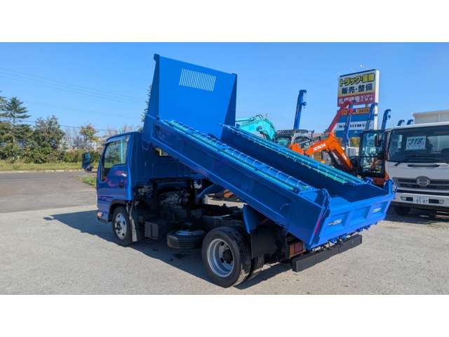 Isuzu Elf 7