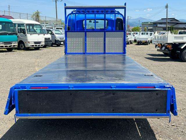 Isuzu Elf 8