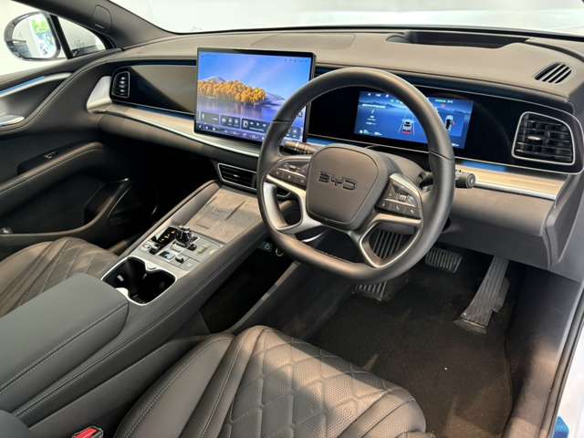 BYD Sealion 7 8