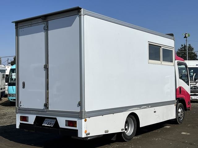 Isuzu Elf 4