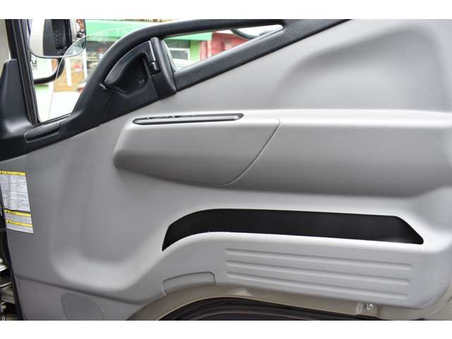 Mitsubishi Fuso Canter 9
