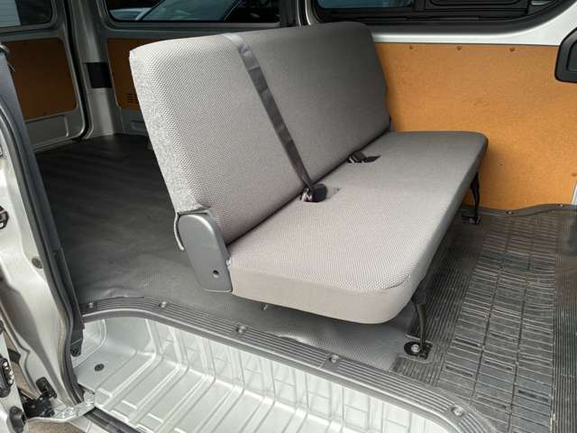 Toyota Hiace Van 9