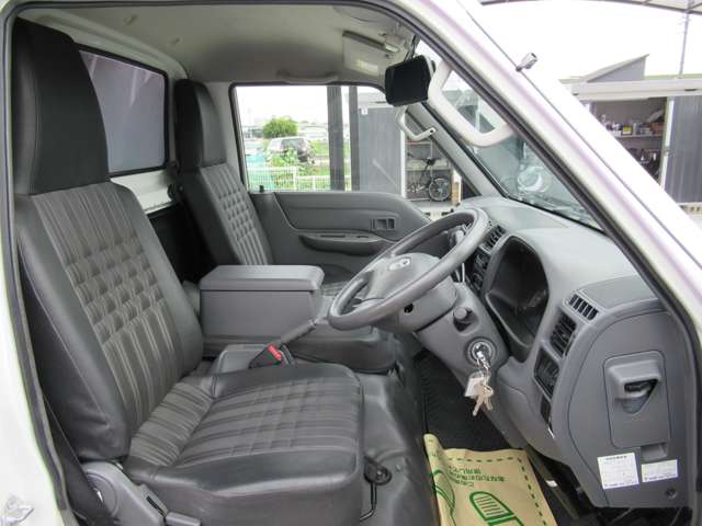Mazda Bongo Truck 4