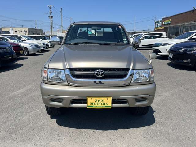 Toyota Hilux 2