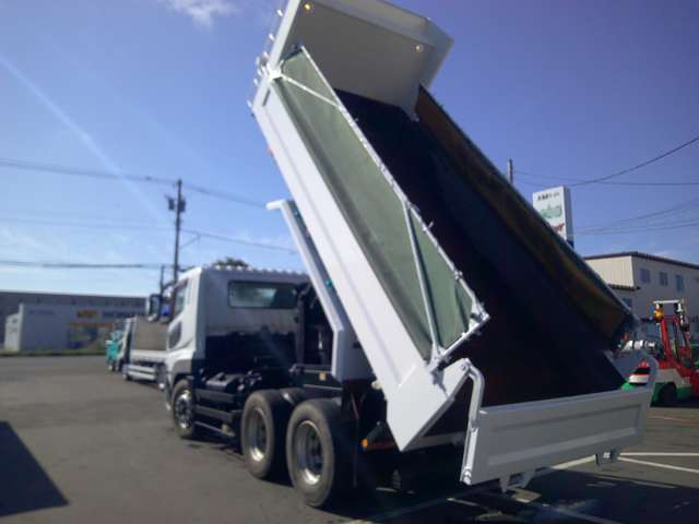 Mitsubishi Fuso Super Great 5