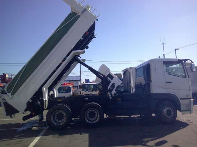 Mitsubishi Fuso Super Great 9
