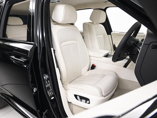 Rolls-Royce ブラックバッジカリナン 11
