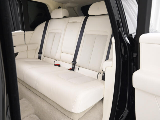 Rolls-Royce ブラックバッジカリナン 12