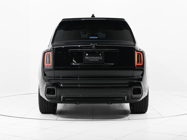Rolls-Royce ブラックバッジカリナン 4