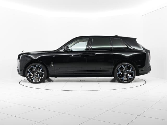 Rolls-Royce ブラックバッジカリナン 7